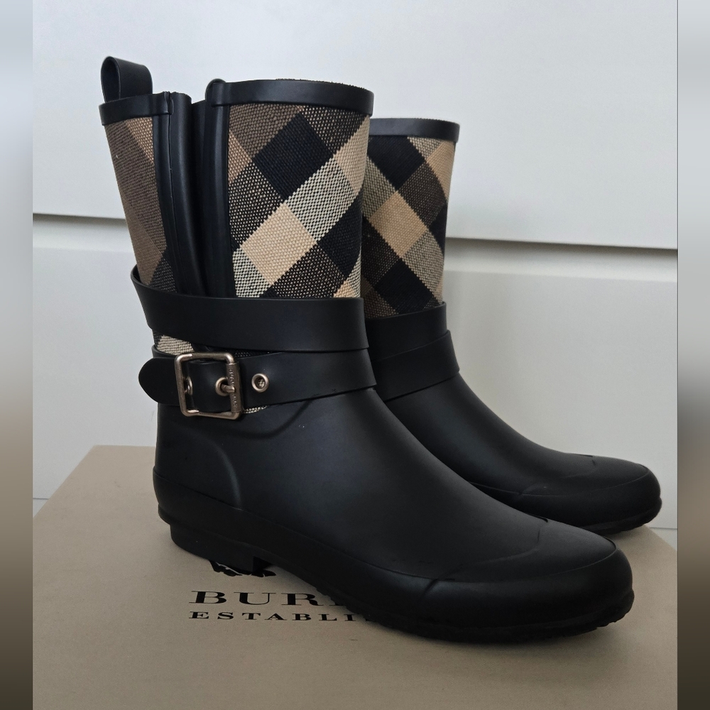 Burberry Hollow Rain Boots